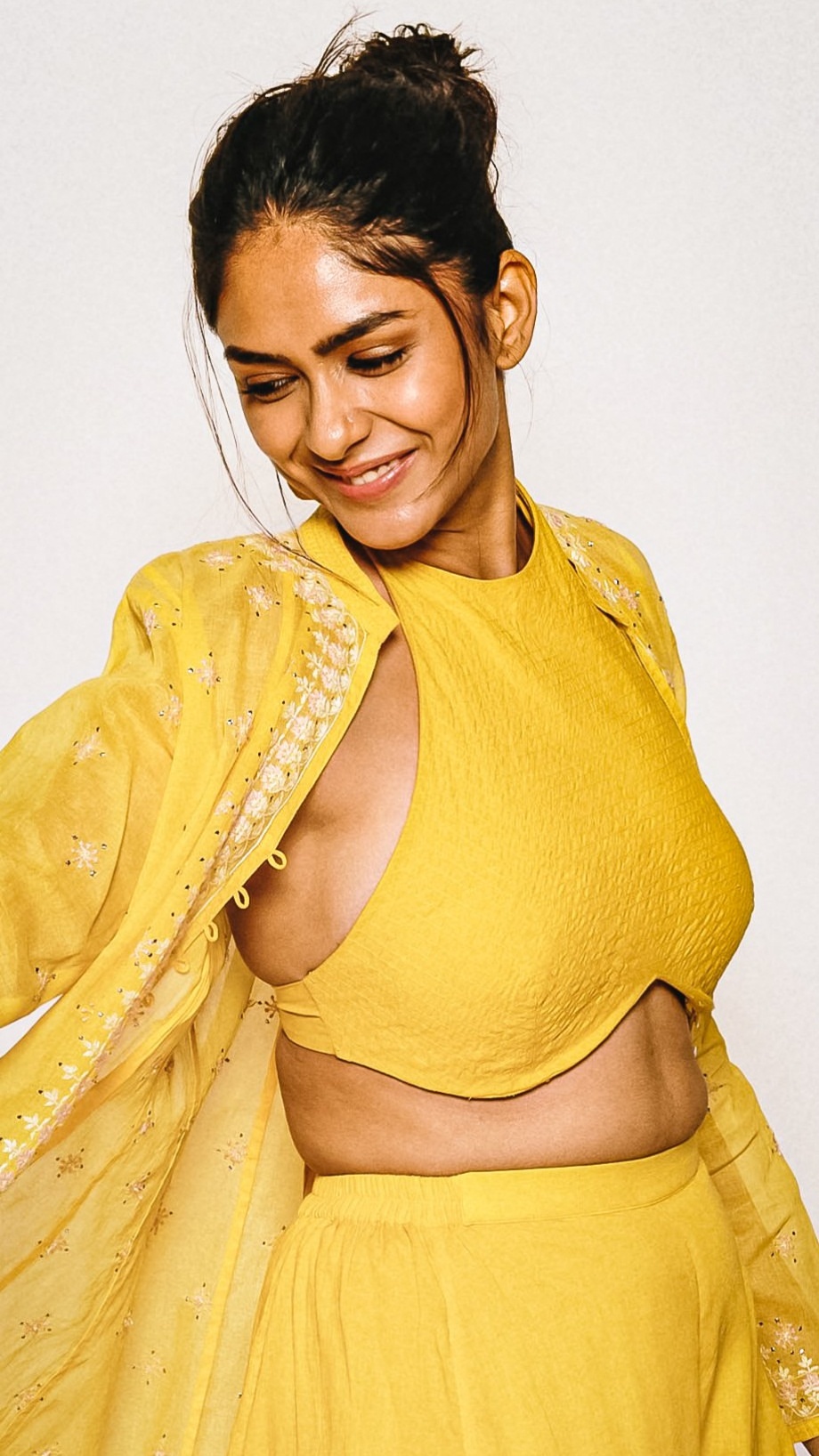 Image 10025865 from Mrunal Thakur