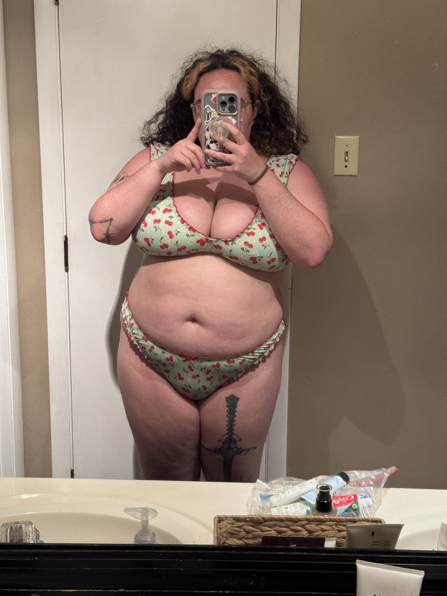 Image 10094062 from ACTUALNEETGIRL / thisis4babyfat