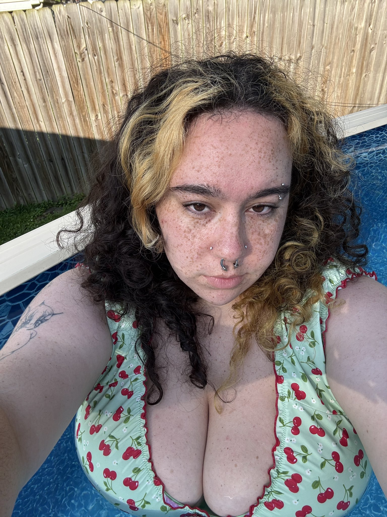 Image 10094066 from ACTUALNEETGIRL / thisis4babyfat