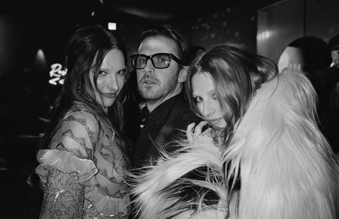 Image 10097553 from Hari Nef