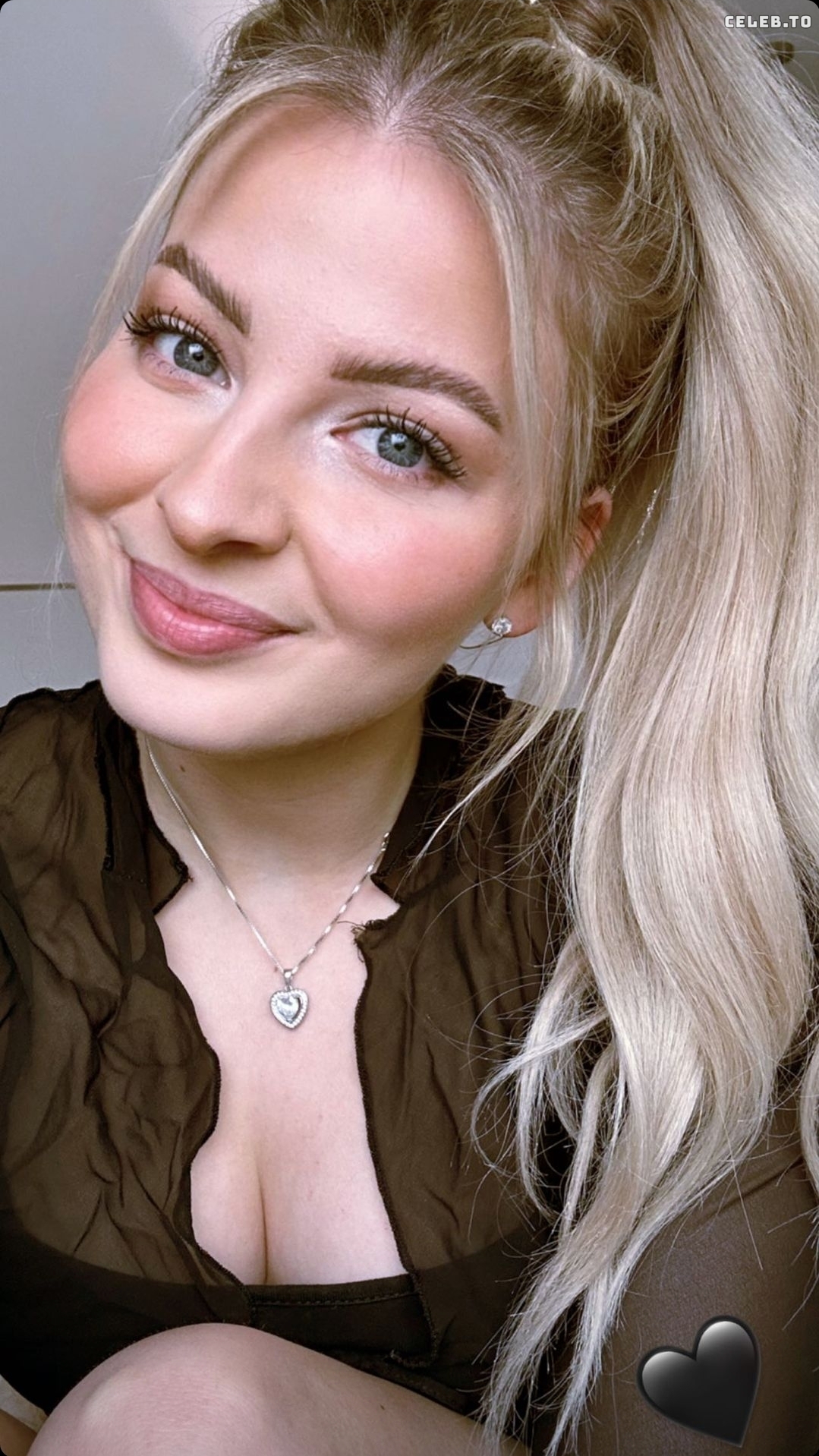Image 1023352 from ASMR Janina