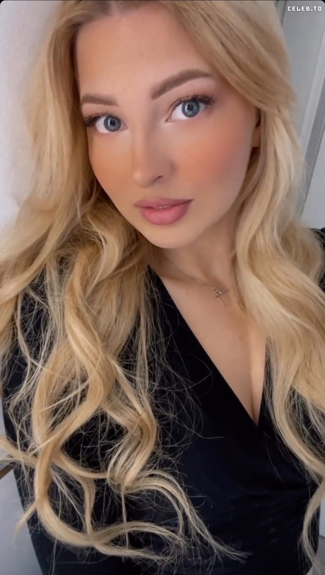 Image 1023897 from ASMR Janina