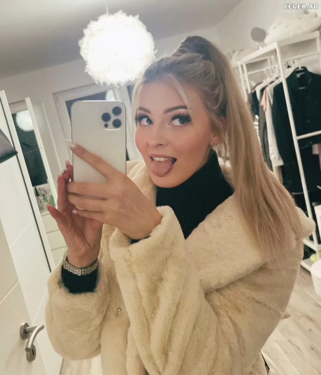 Image 1026127 from ASMR Janina