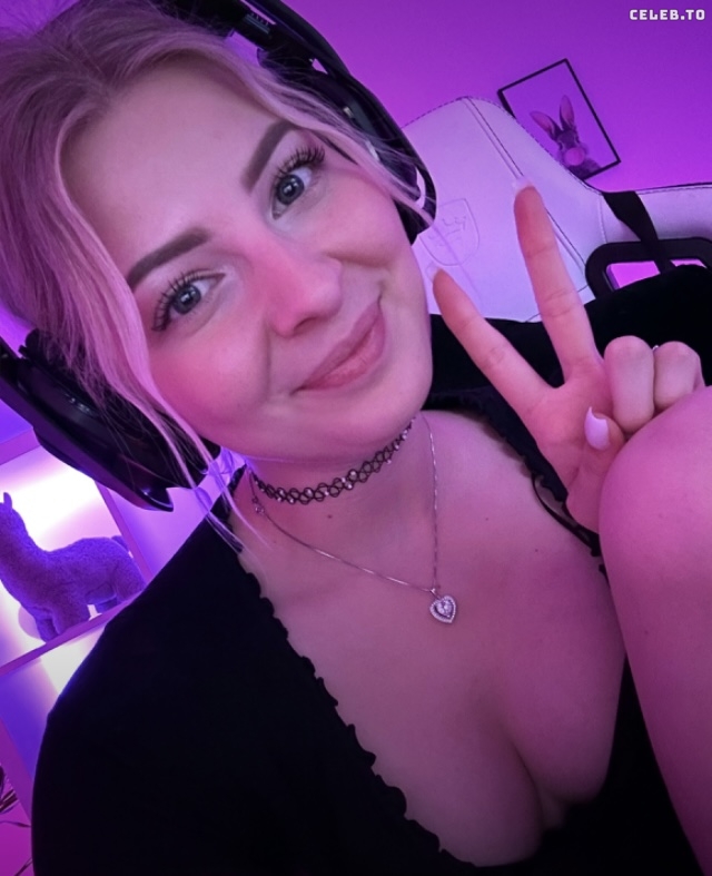 Image 1029502 from ASMR Janina