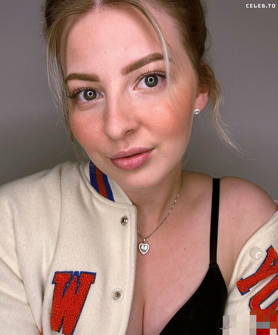 Image 1030990 from ASMR Janina
