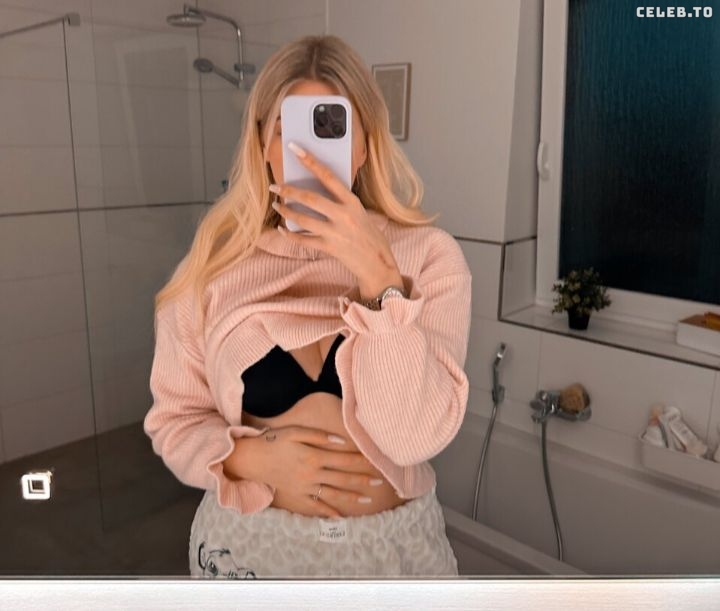 Image 1033548 from ASMR Janina