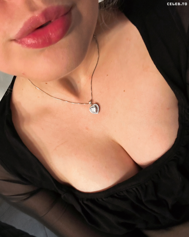 Image 1035281 from ASMR Janina