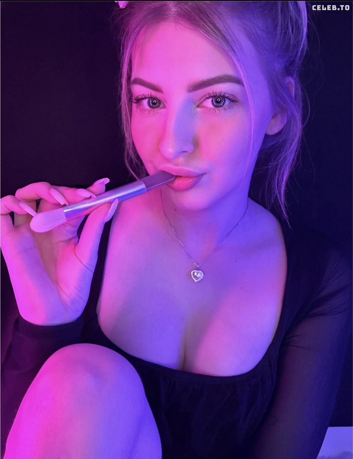 Image 1035305 from ASMR Janina