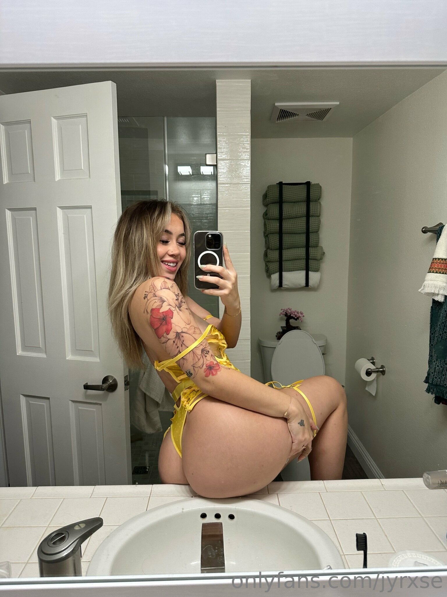 Image 10381078 from Jyrose / jasmyn
