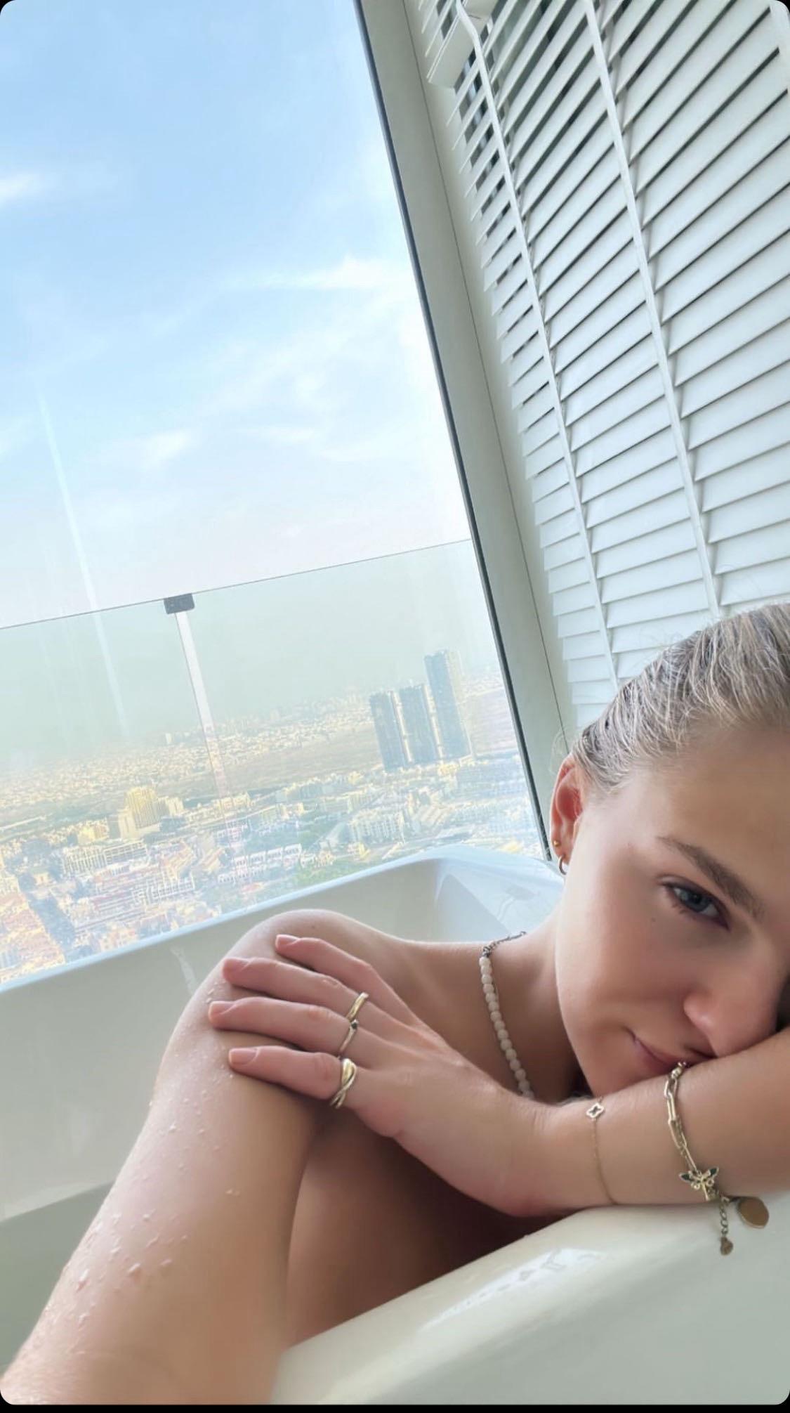 Image 10683669 from Lies Zhara (Dutch Influencer)