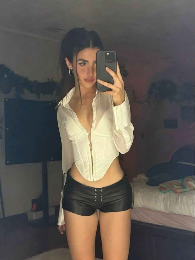 Image 10935532 from Andrea Botez (leaks = ban)