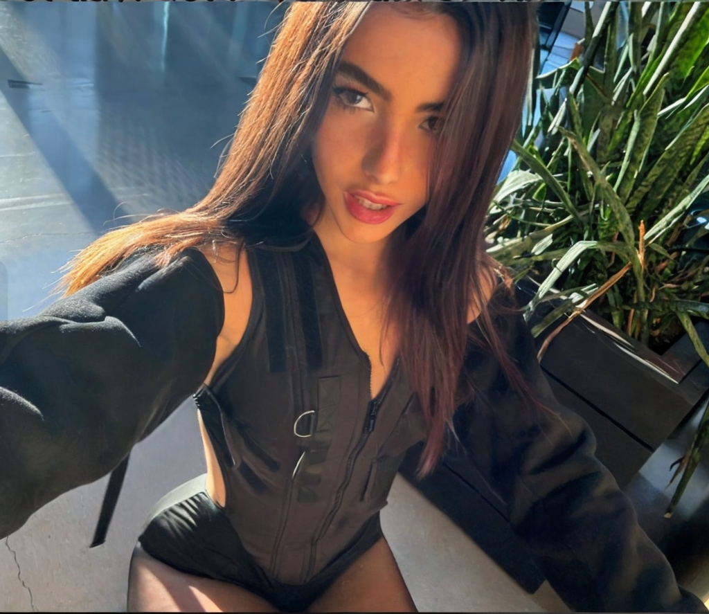 Image 10935543 from Andrea Botez (leaks = ban)