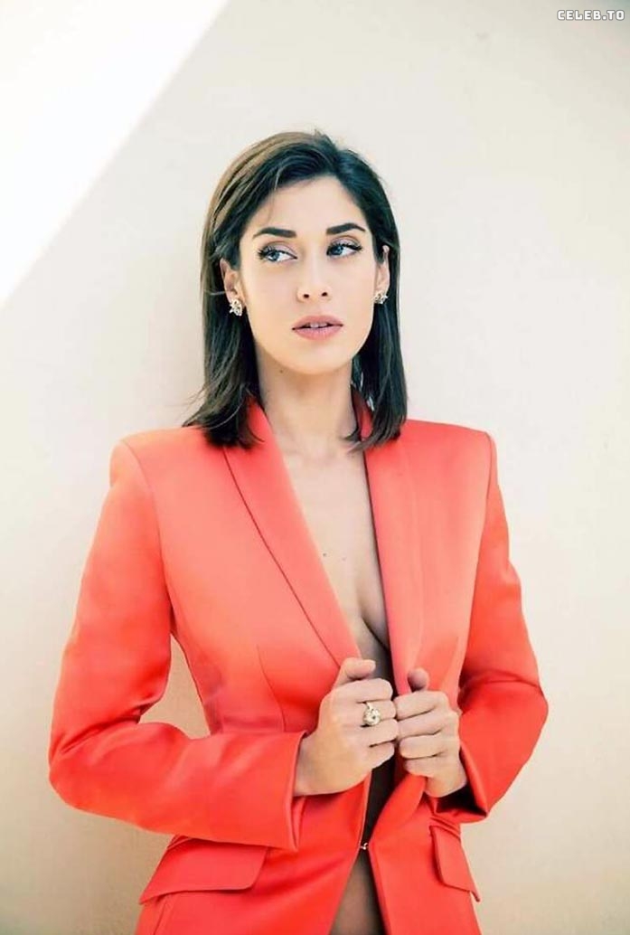 Image 1774369 from Lizzy Caplan