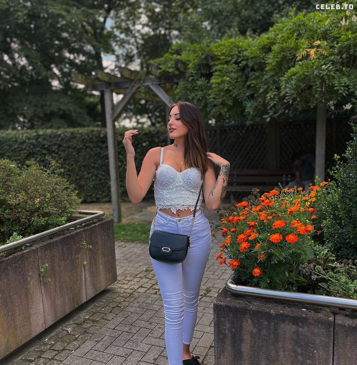 Image 2473292 from Alinabhm