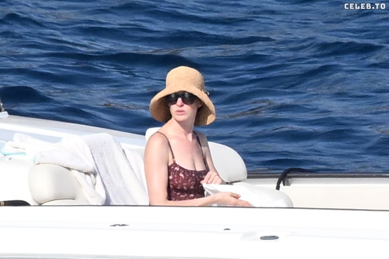 Image 2853427 from Anne Hathaway