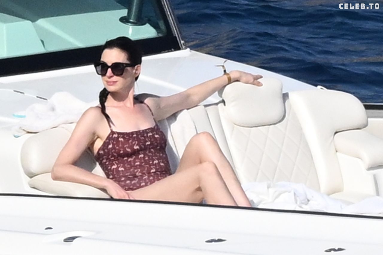 Image 2853477 from Anne Hathaway