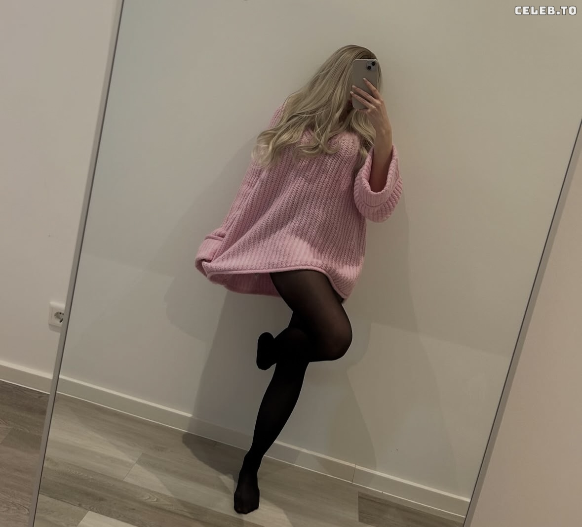 Image 3392627 from Lilou Loves Nylon
