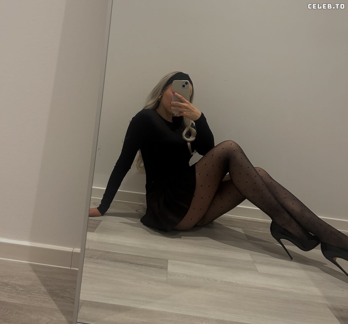 Image 3392694 from Lilou Loves Nylon