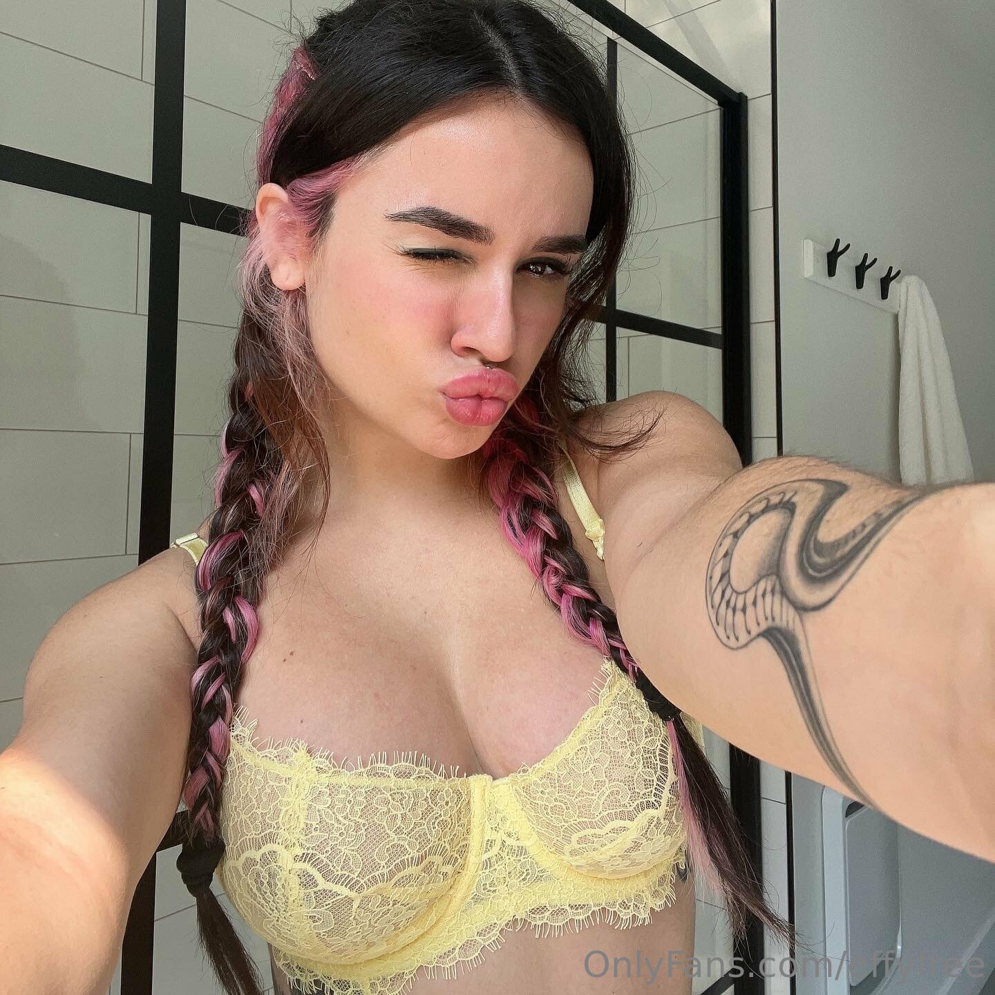 Image 4958321 from effycutiexx