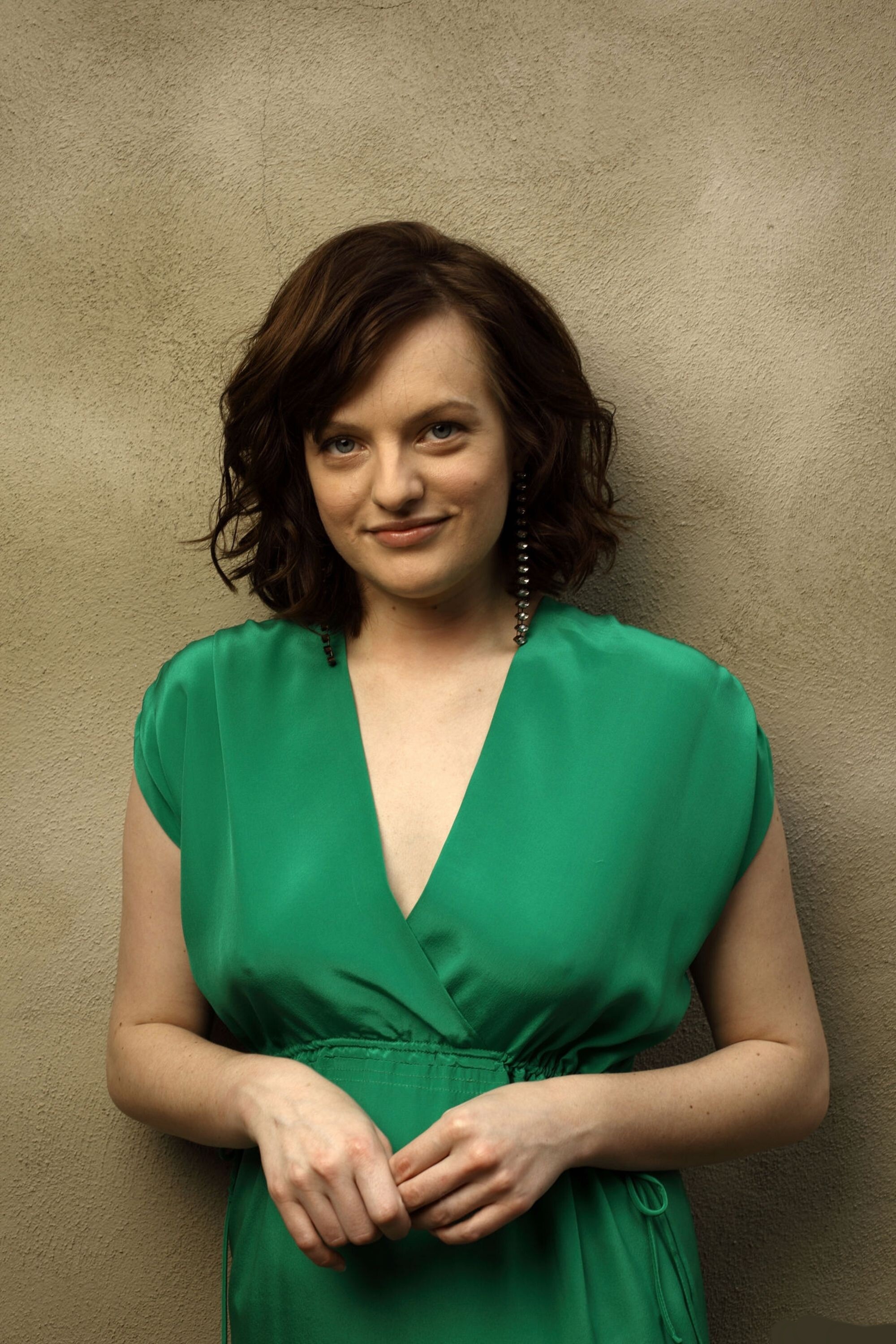Image 5375280 from Elisabeth Moss