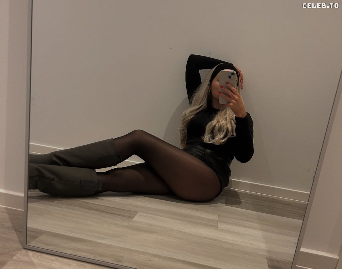 Image 6427297 from Lilou Loves Nylon