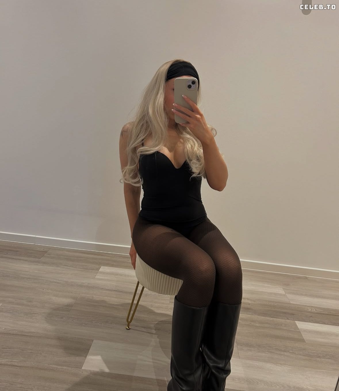 Image 6427322 from Lilou Loves Nylon