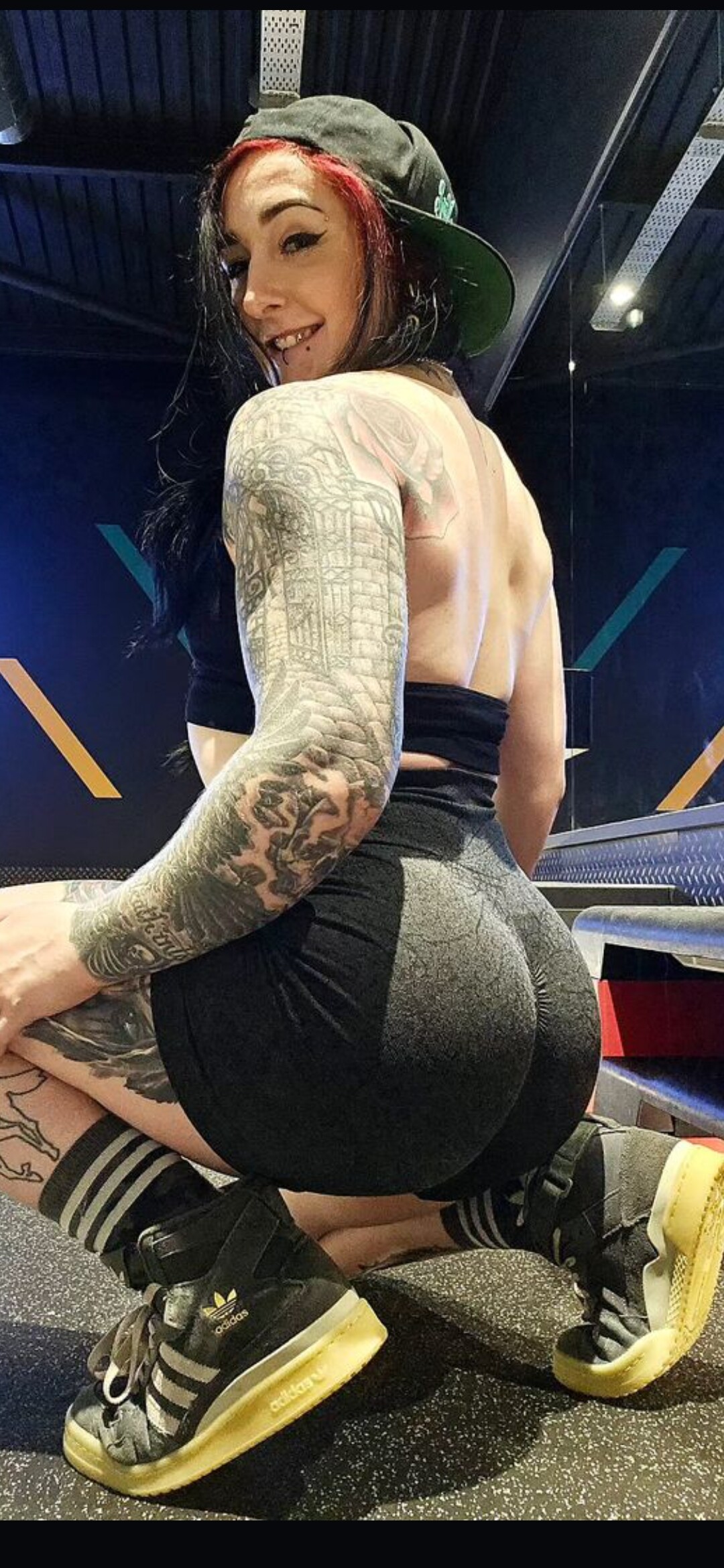 Image 6455696 from Goth muscle mommy / roxxymission