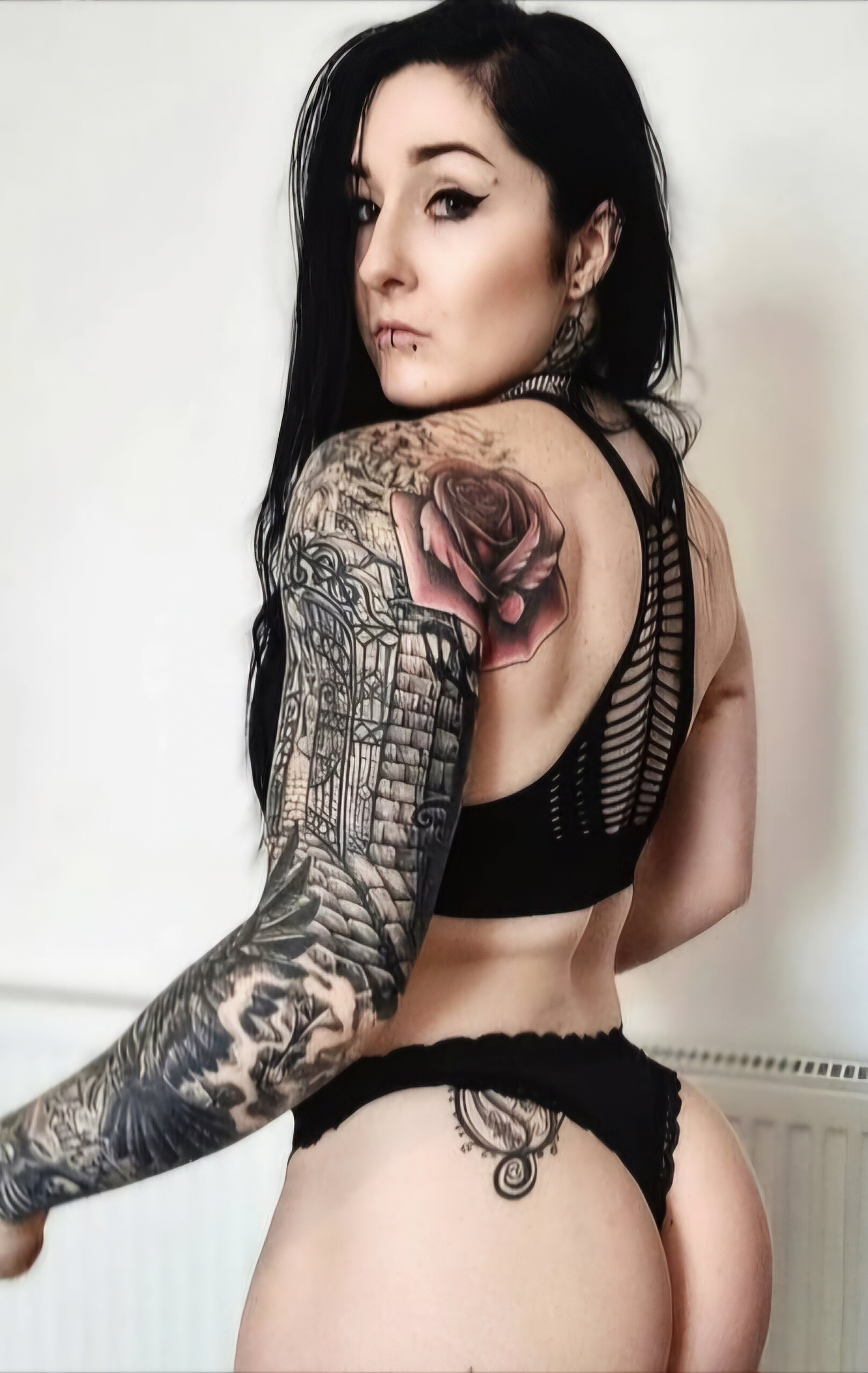 Image 6584390 from Goth muscle mommy / roxxymission