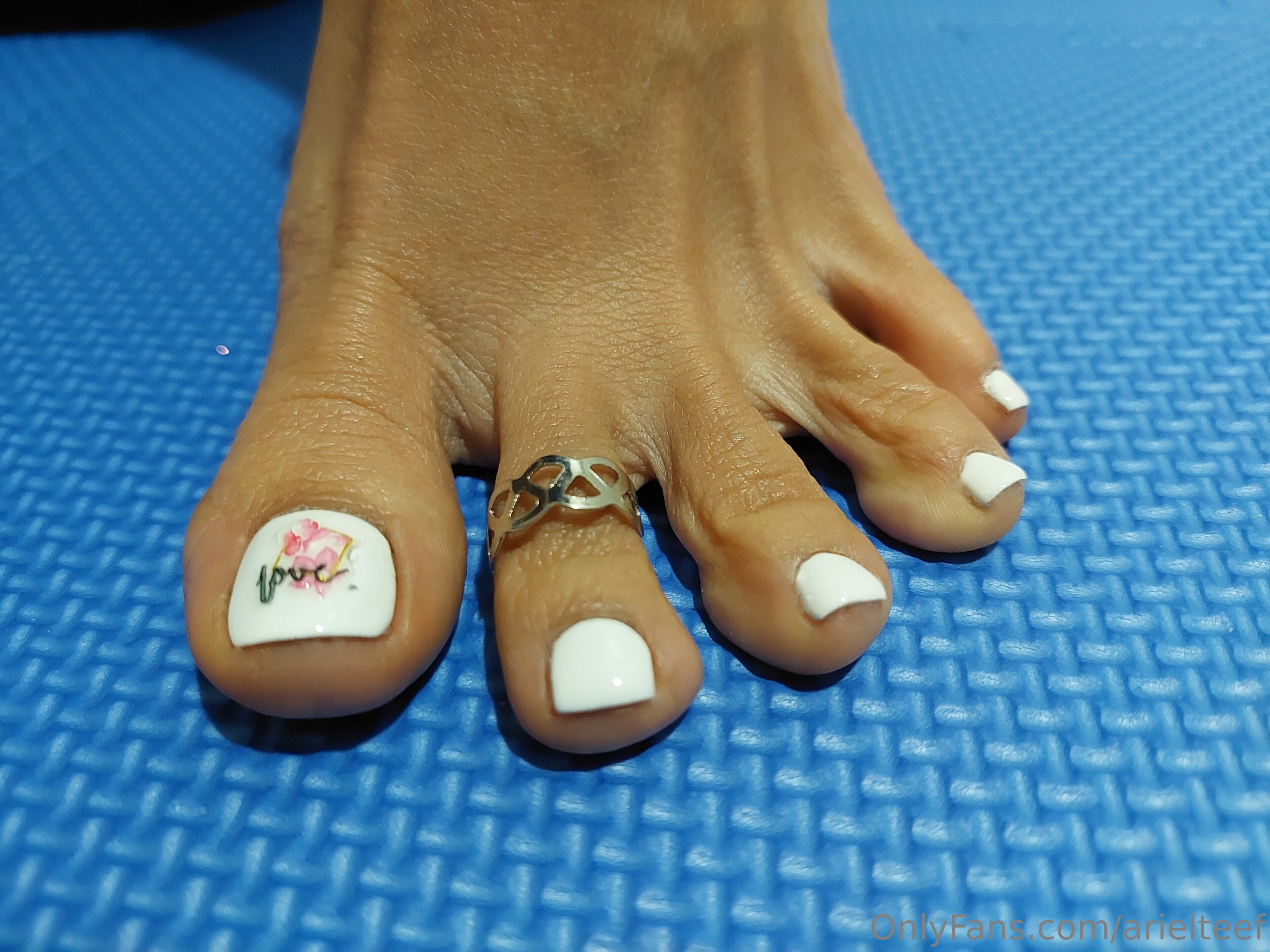 Image 6685500 from Ariel Feet