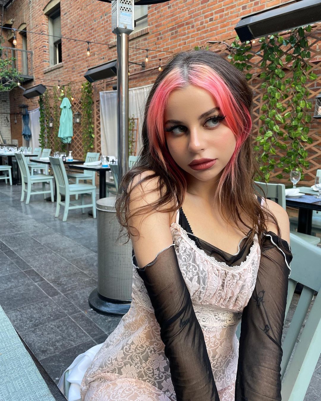 Image 6978775 from Ellise