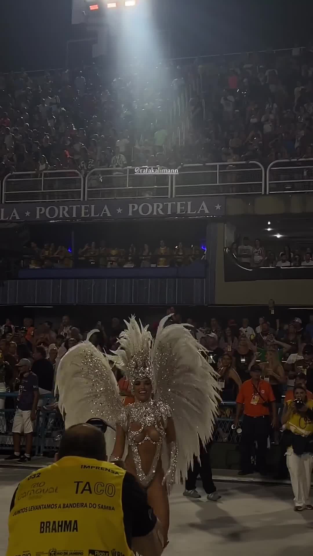 Video 210218 from Rafa Kalimann (ex-BBB)