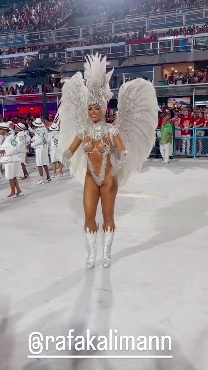 Video 210219 from Rafa Kalimann (ex-BBB)