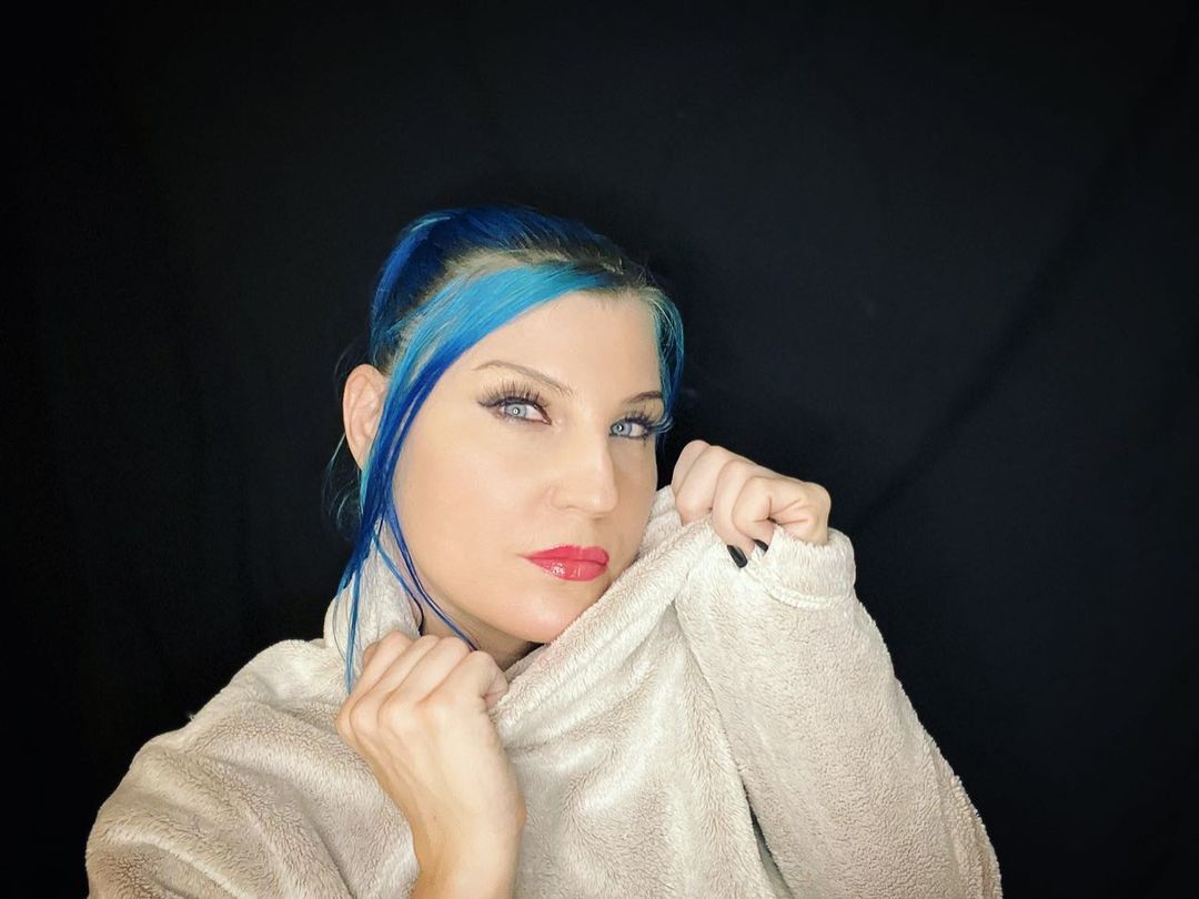 Image 7176442 from Leva Bates