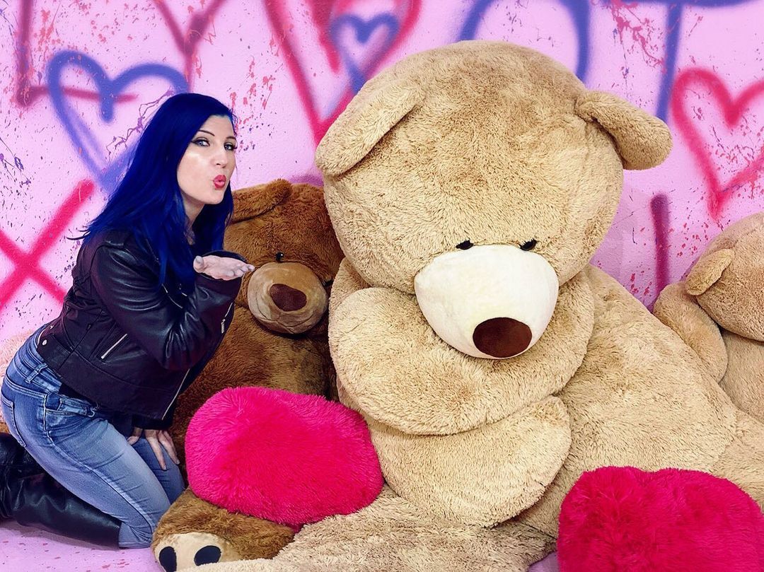 Image 7176453 from Leva Bates