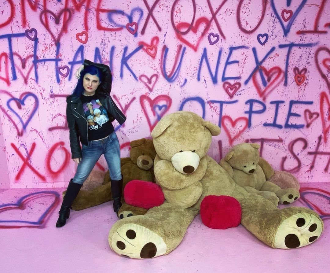 Image 7176457 from Leva Bates