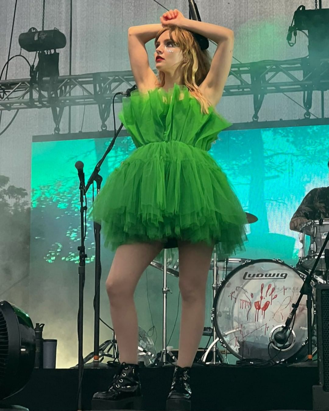 Image 7177643 from Lauren Mayberry (Singer)