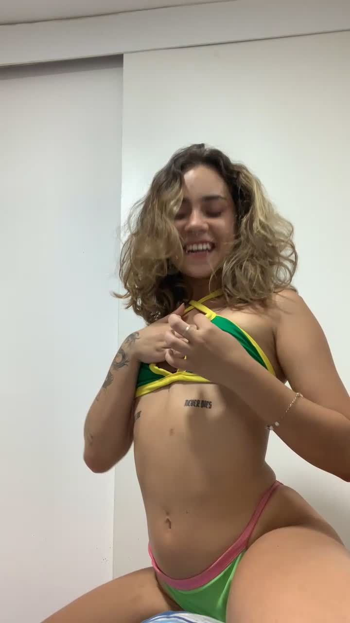 Video 223297 from Bruna Rios (riosbruna_ / brubsrios)