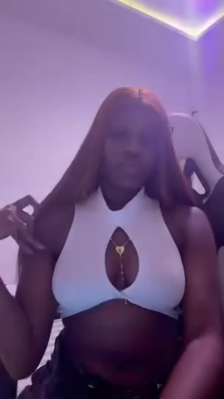 Video 237736 from Molly Unruly / itsjust_bigme7 / PondsKira84896 / Barely Seen