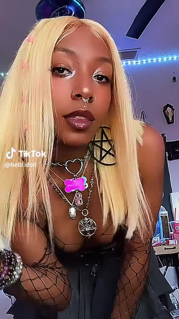 Video 237760 from Priestess Doll / helll.doll / HelllDoll_