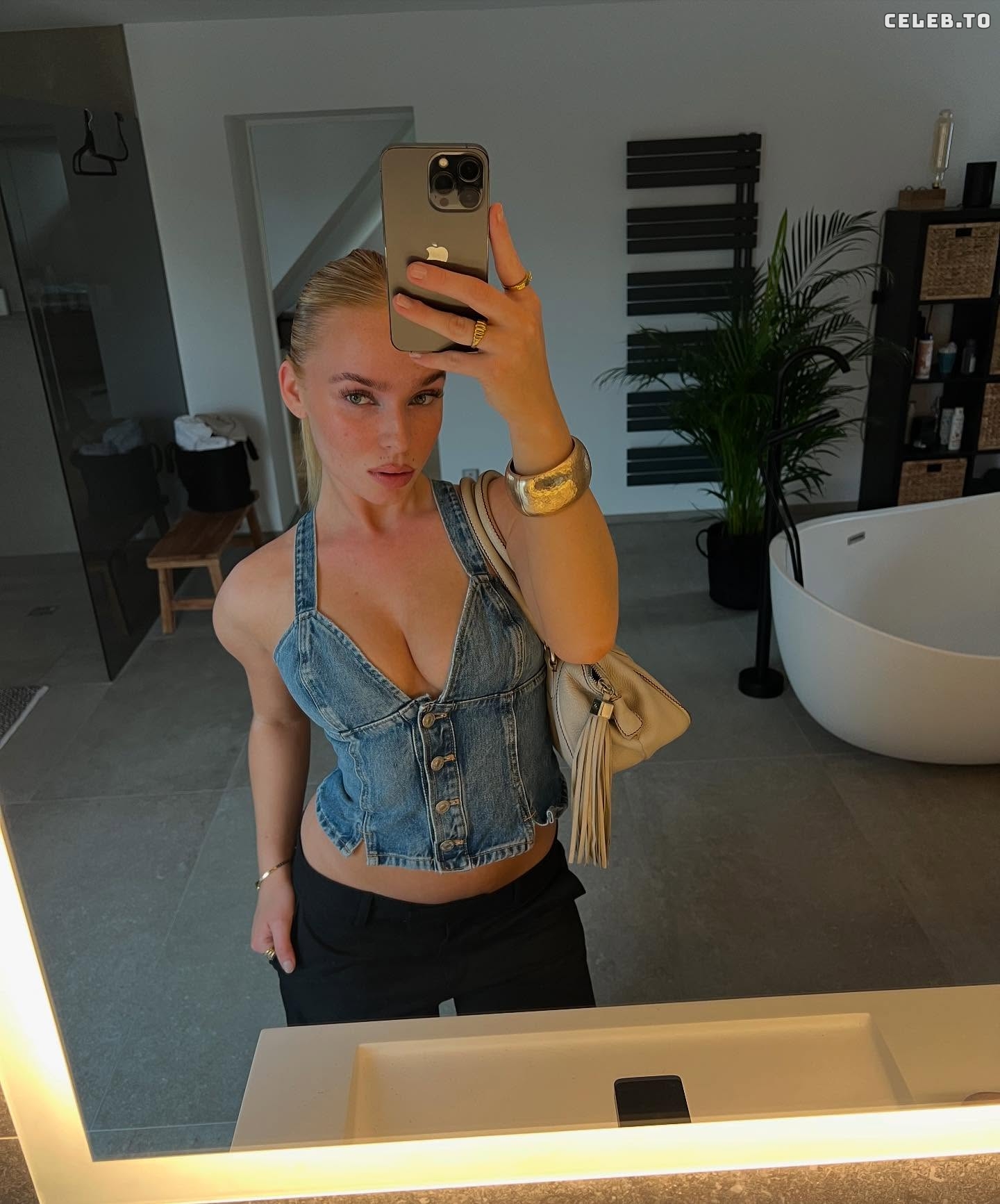 Image 7793924 from Lilycharlottevoss