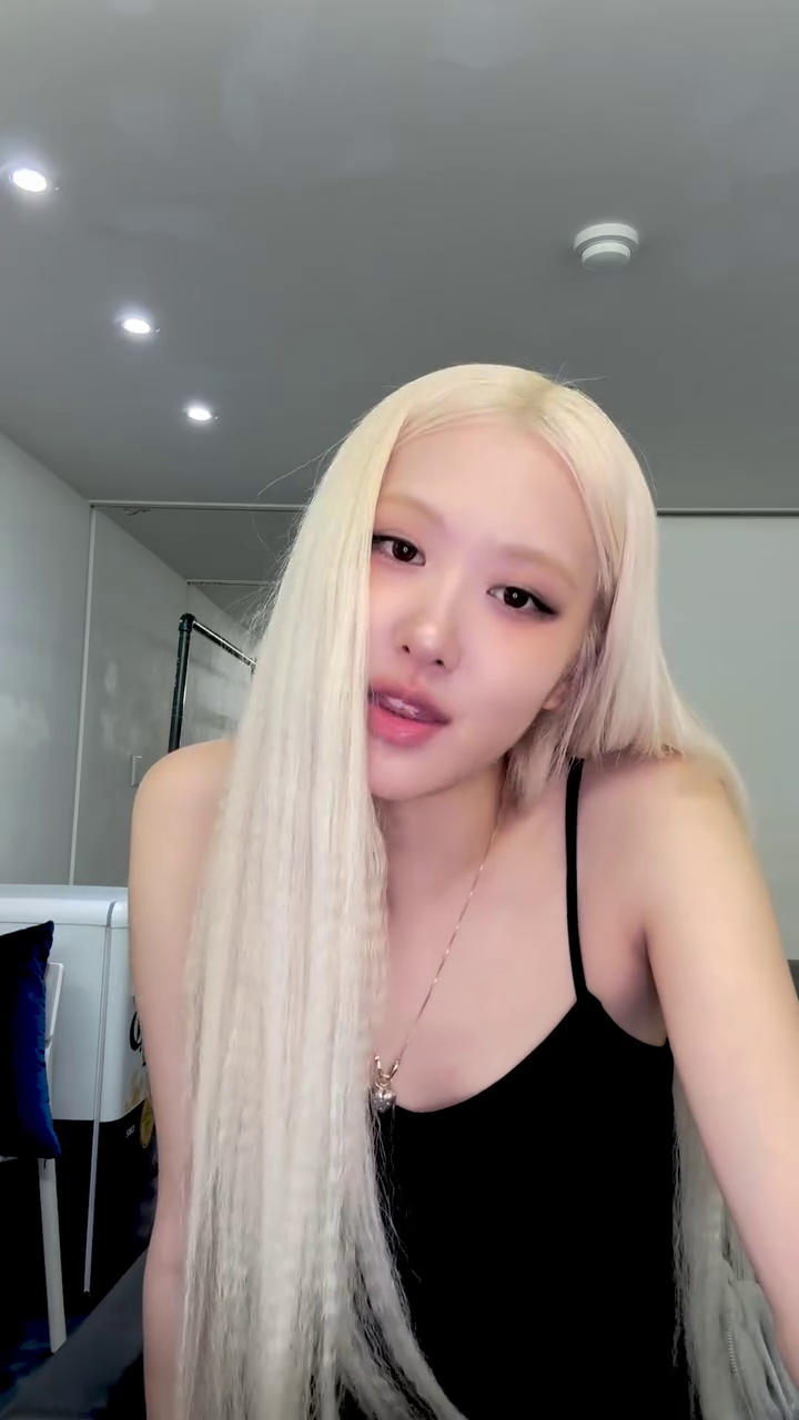 Image 8128011 from Rosé || Roseanne Park - BLΛƆKPIИK ( BLACKPINK )