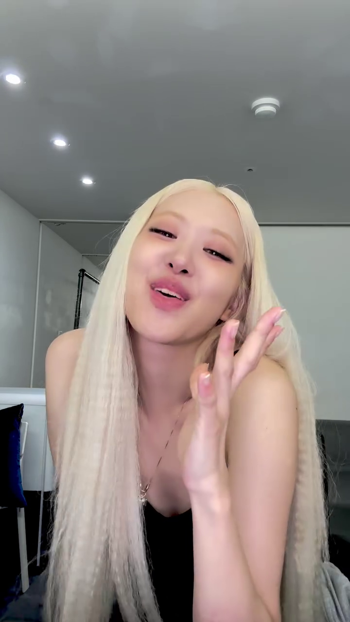 Image 8128016 from Rosé || Roseanne Park - BLΛƆKPIИK ( BLACKPINK )