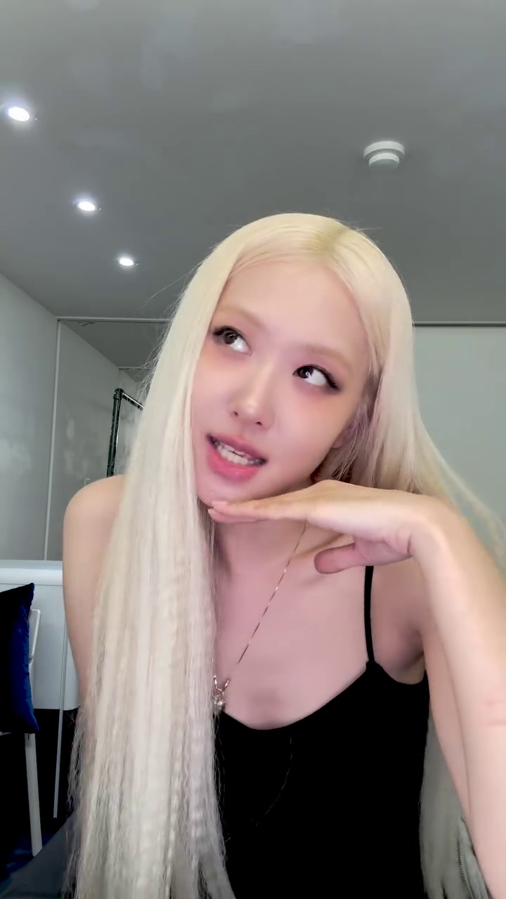 Image 8128019 from Rosé || Roseanne Park - BLΛƆKPIИK ( BLACKPINK )