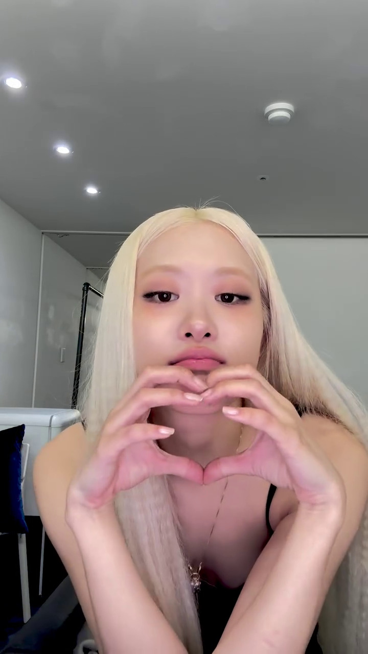 Image 8128022 from Rosé || Roseanne Park - BLΛƆKPIИK ( BLACKPINK )
