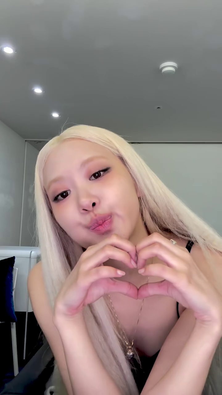 Image 8128023 from Rosé || Roseanne Park - BLΛƆKPIИK ( BLACKPINK )