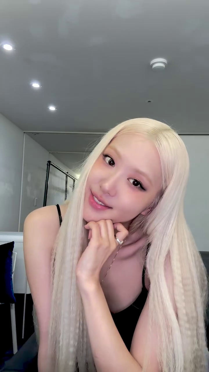 Image 8128026 from Rosé || Roseanne Park - BLΛƆKPIИK ( BLACKPINK )