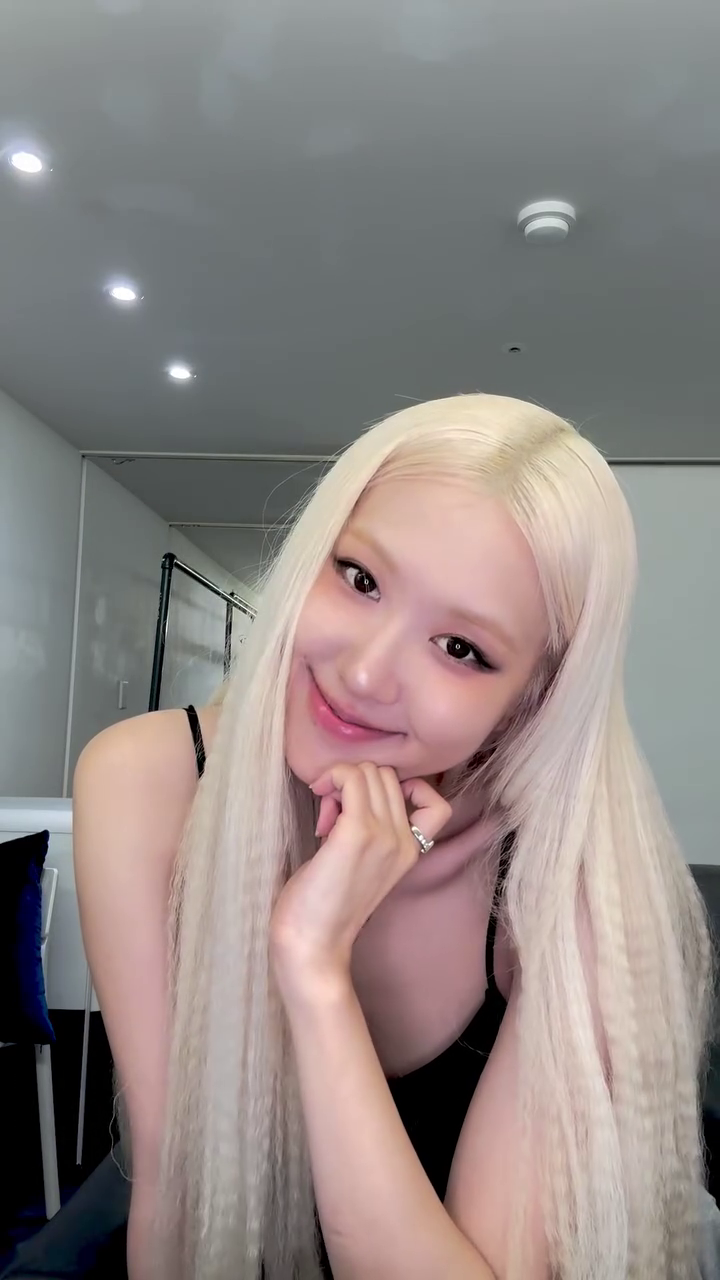 Image 8128027 from Rosé || Roseanne Park - BLΛƆKPIИK ( BLACKPINK )