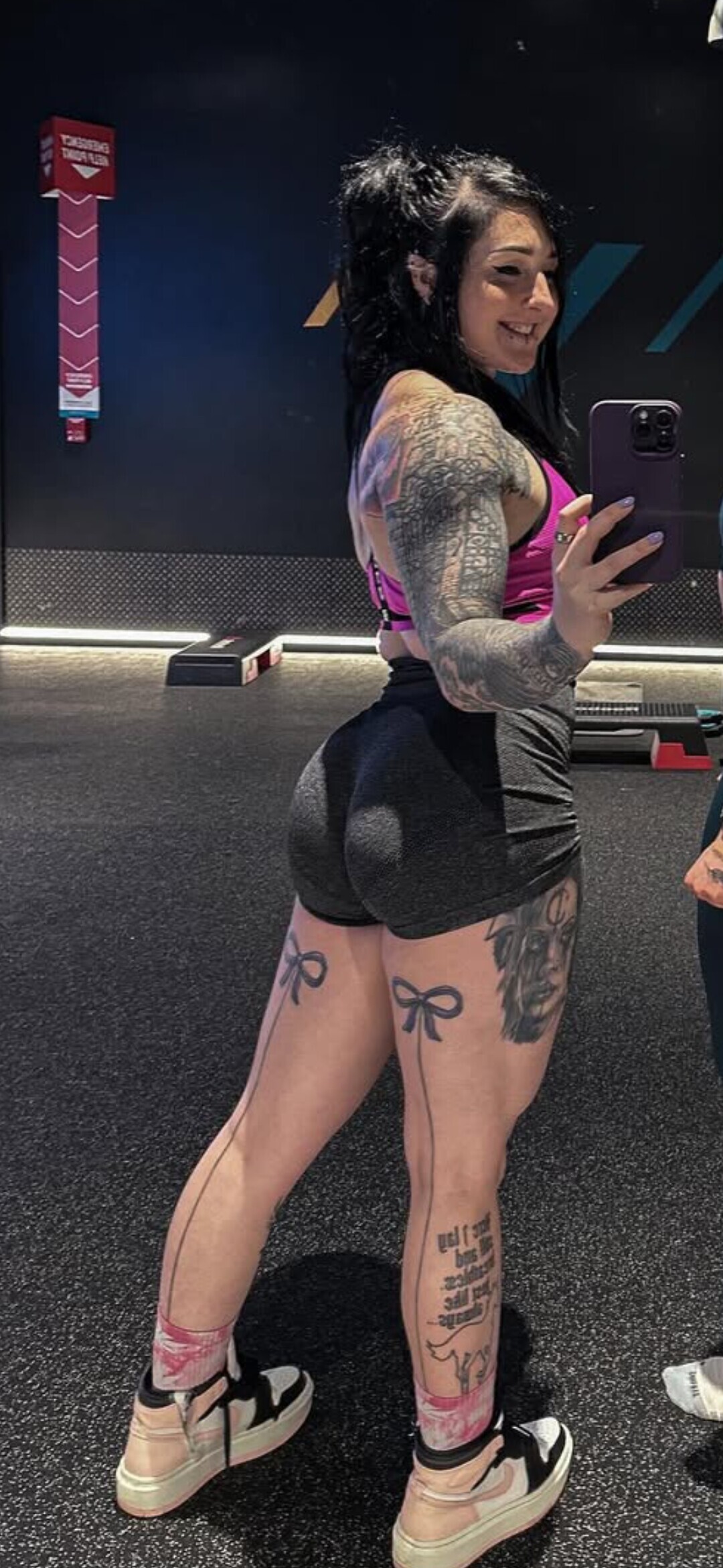 Image 8843112 from Goth muscle mommy / roxxymission