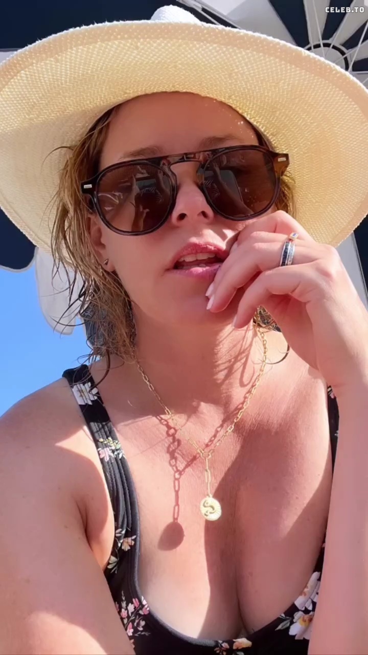 Image 8911792 from Elizabeth Banks