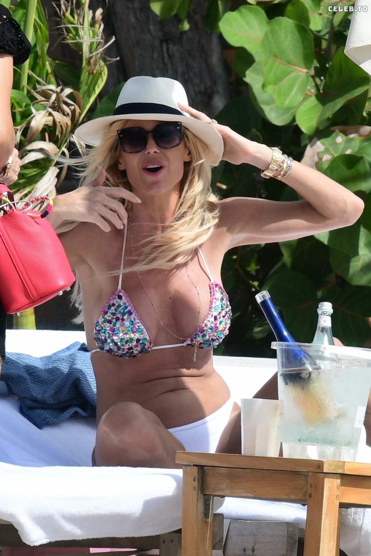 Image 9957885 from Victoria Silvstedt
